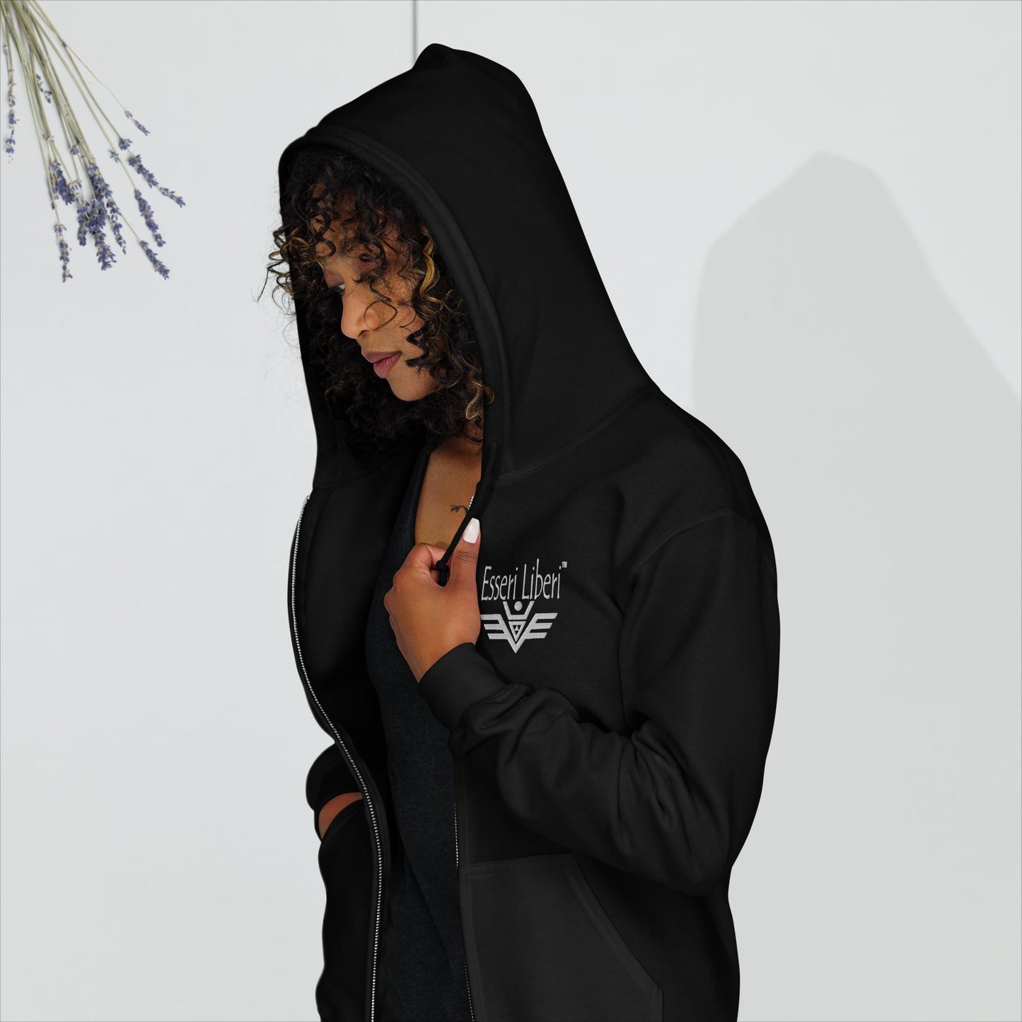 Damen-Sportsweatshirt mit Kapuze, Reißverschluss und Taschen der Marke Esseri Liberi