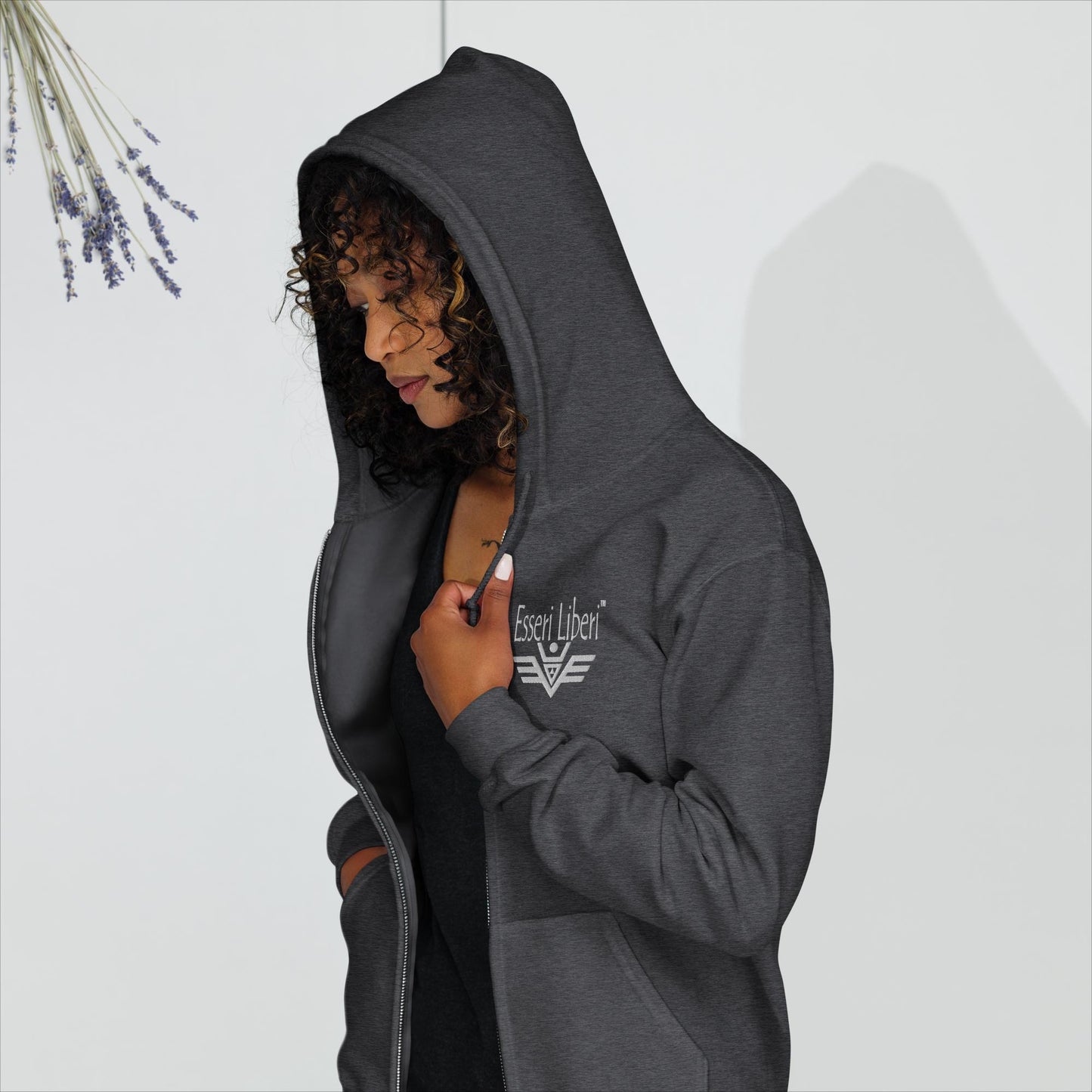 Damen-Sportsweatshirt mit Kapuze, Reißverschluss und Taschen der Marke Esseri Liberi