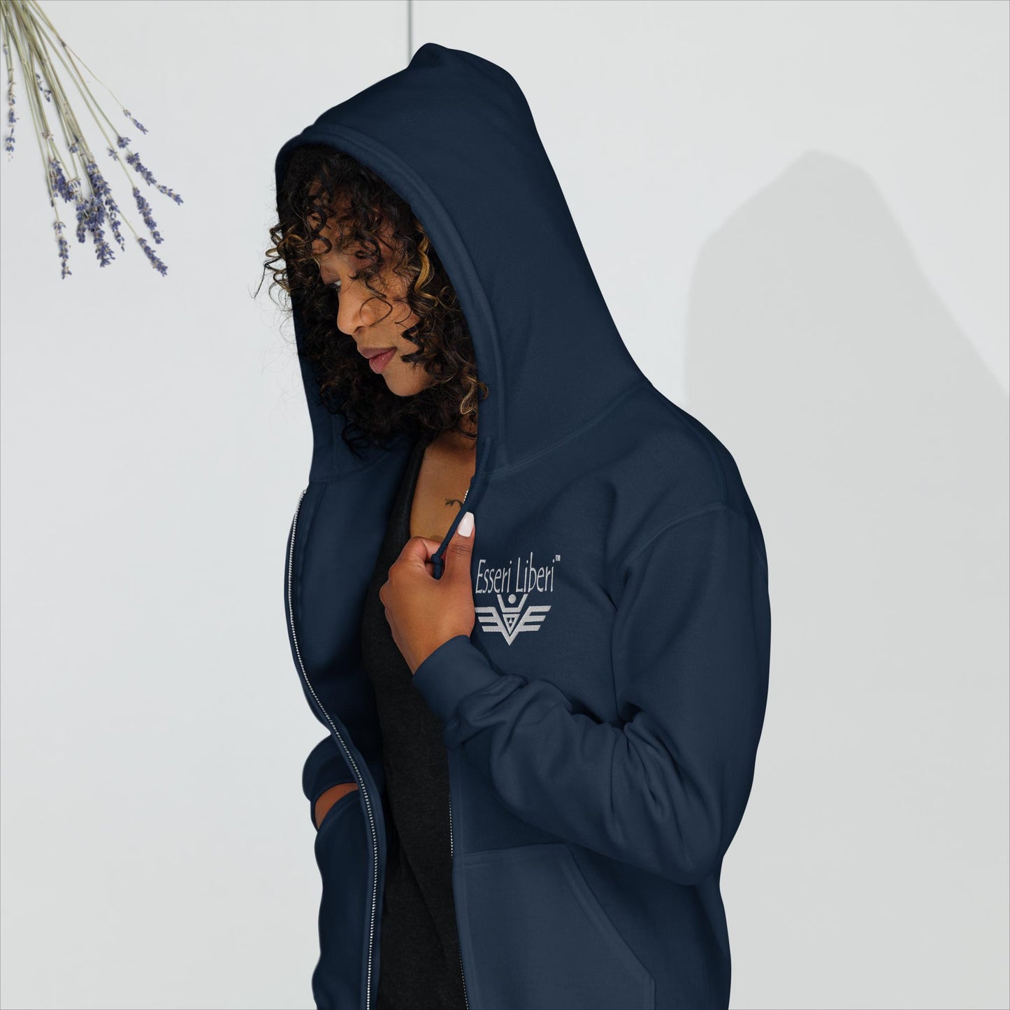 Damen-Sportsweatshirt mit Kapuze, Reißverschluss und Taschen der Marke Esseri Liberi